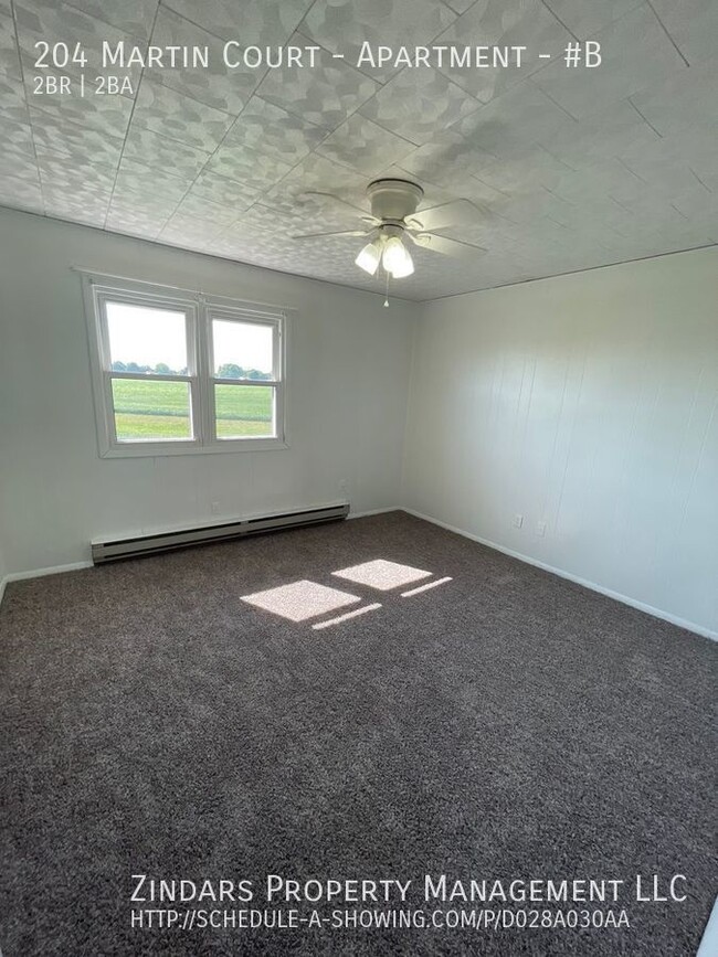 Building Photo - 2 bedroom 1.5 bathroom apartment in Catlin...