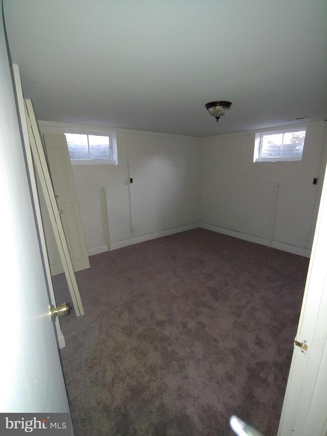 Building Photo - 8519 Roundhill Rd