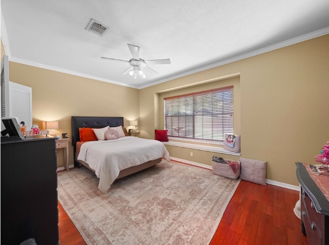 Building Photo - Welcome to Bay Glen!