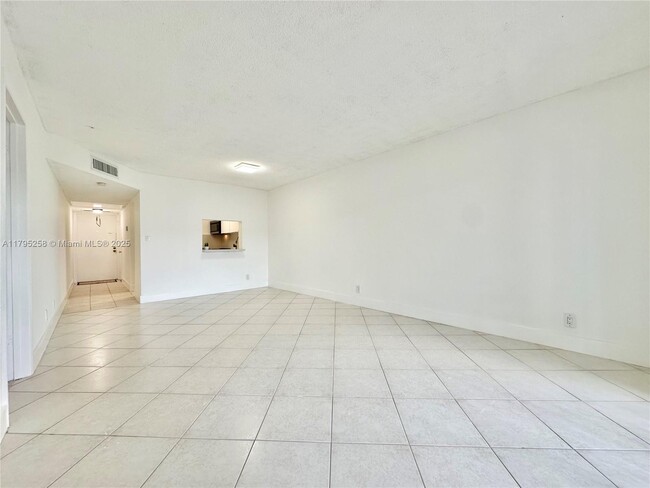 Building Photo - 8051 S Colony Cir