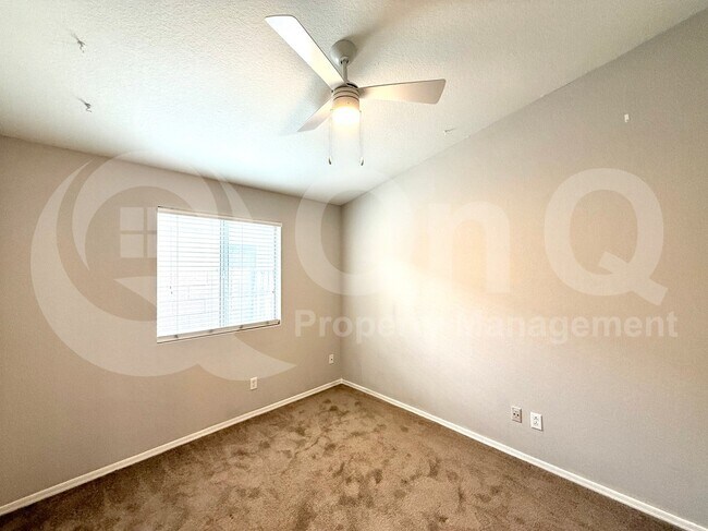Building Photo - 142 W Smoke Tree Rd