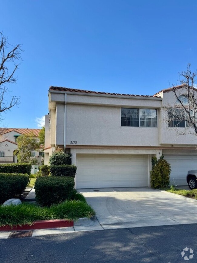 Building Photo - Remodeled spacious 3 bedroom townhome