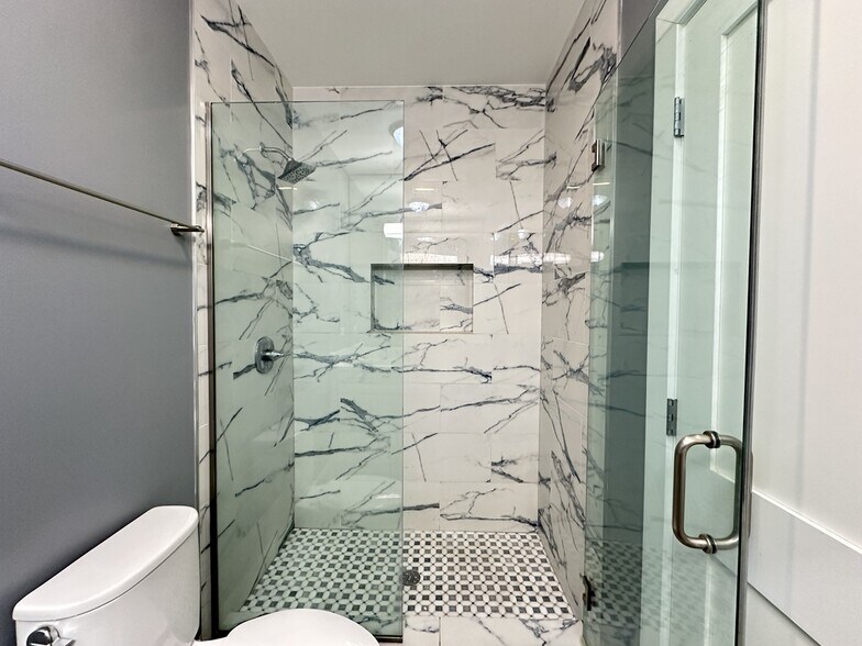 Building Photo - 1921 W 21st St