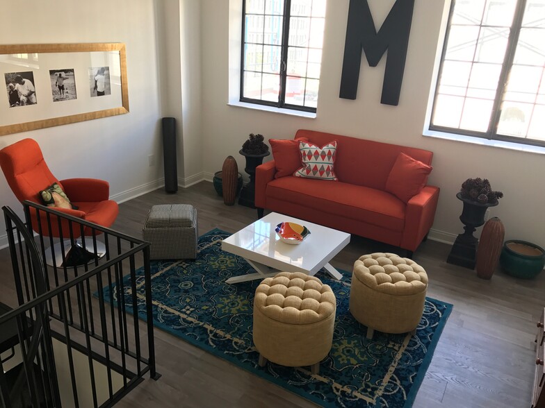 upper level living area - 1019 Main St