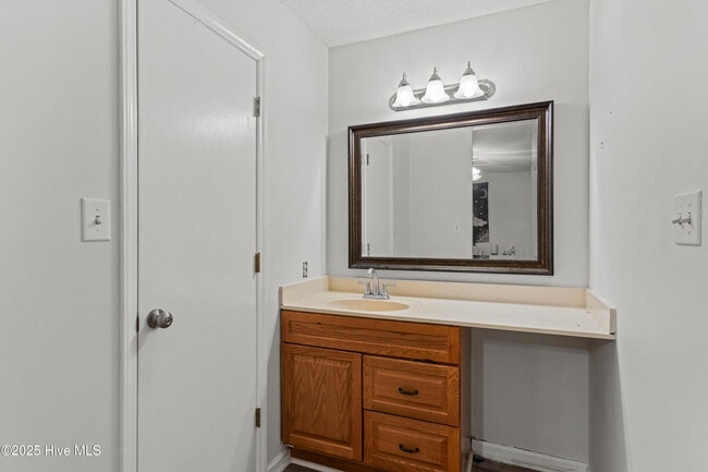 Building Photo - 439 Candlewood Dr