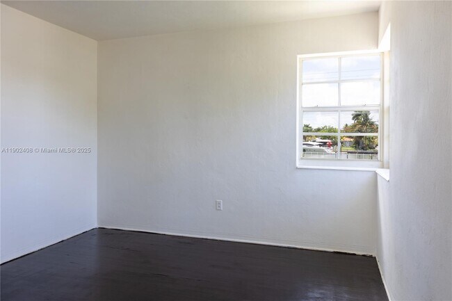 Building Photo - 2200 Calais Dr