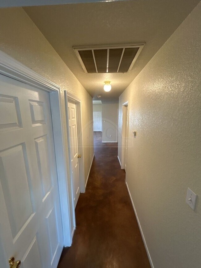 Building Photo - 3101 Yaupon Rd