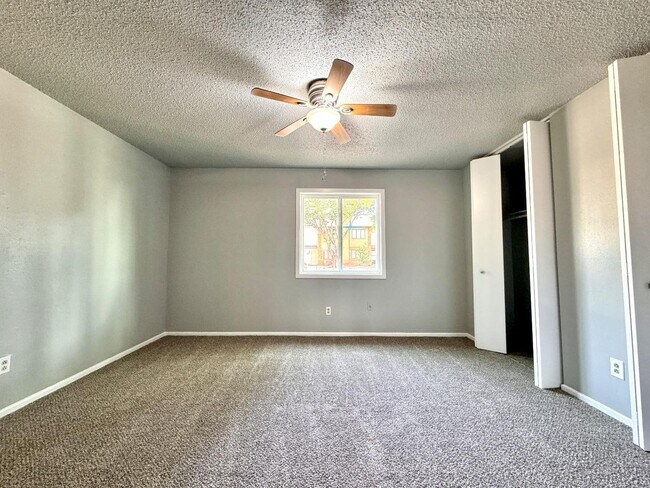 Building Photo - 3 bed 3 bath 2 car garage brick town home now available