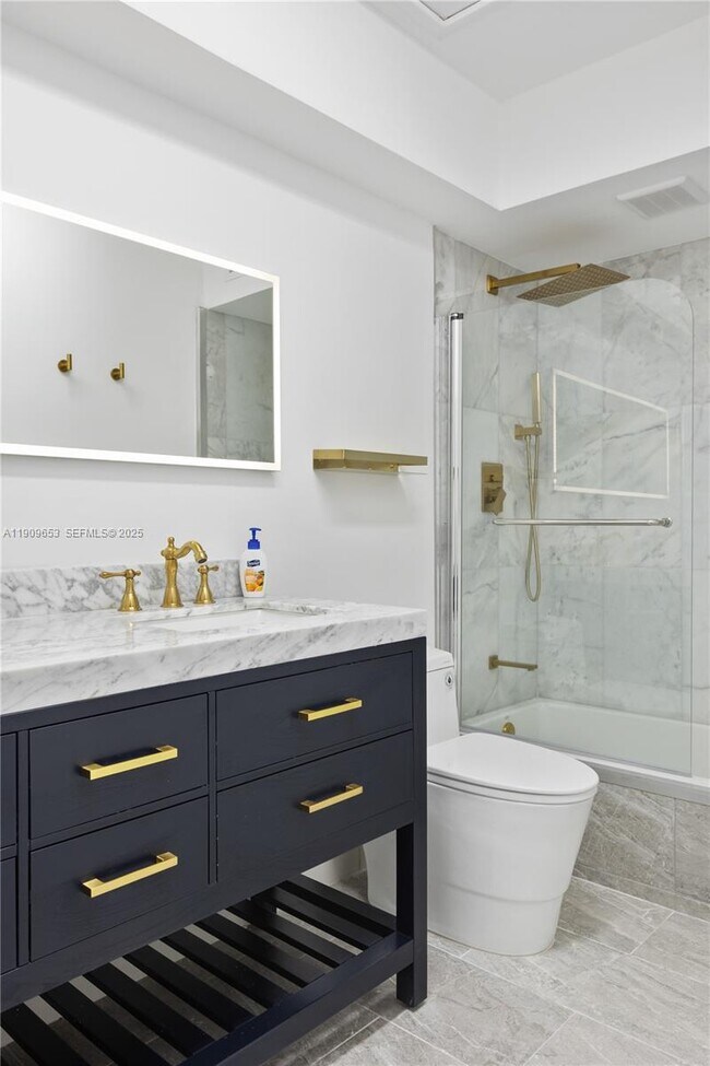 Building Photo - 418 SE 3rd Terrace