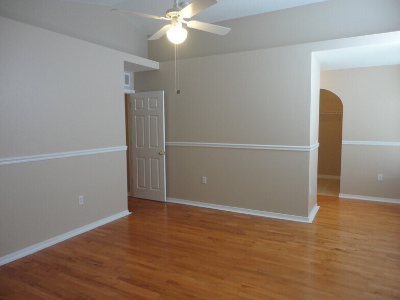 Building Photo - 1019 Brenton Leaf Dr