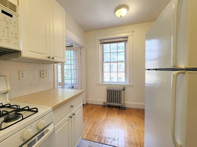 Building Photo - 848 Massachusetts Ave