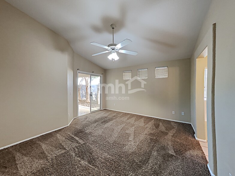 Building Photo - 15681 W Magnolia St