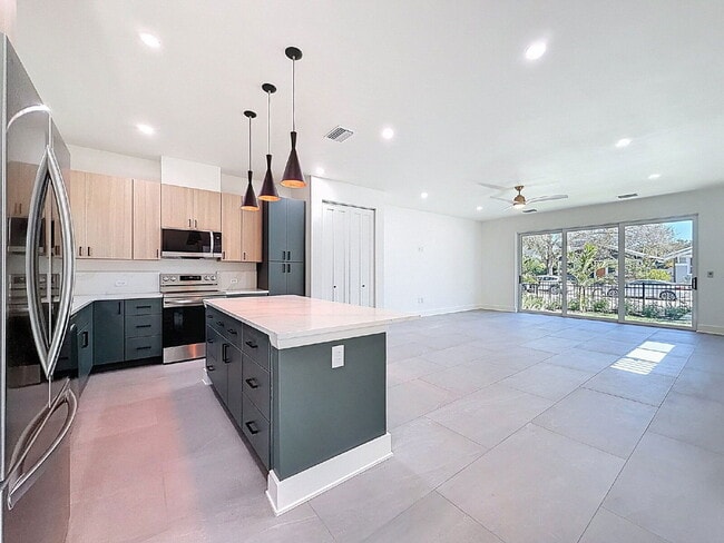 Building Photo - 334 14th St N