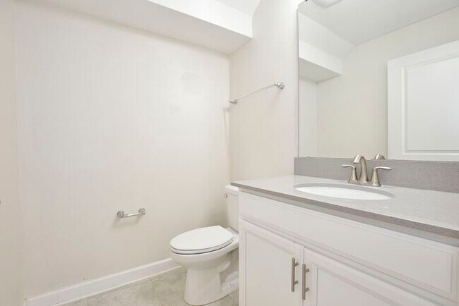 Building Photo - Beautiful 4/3.5 Townhome with a Spacious 2 Car Garage Located in Trails at Moss Park - Orlando