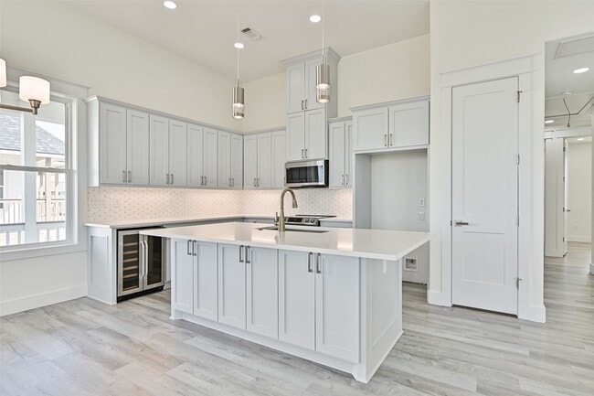 Building Photo - 25231 Sausalito Dr