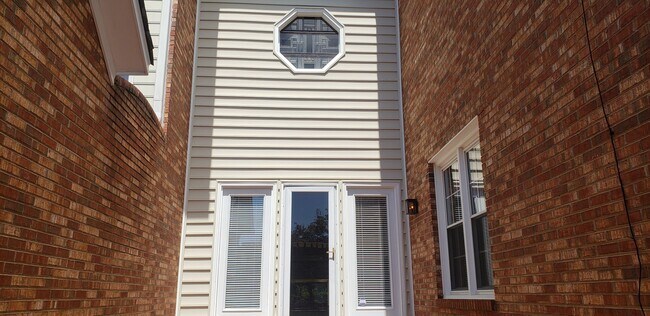 Building Photo - 800 Buffington Ct