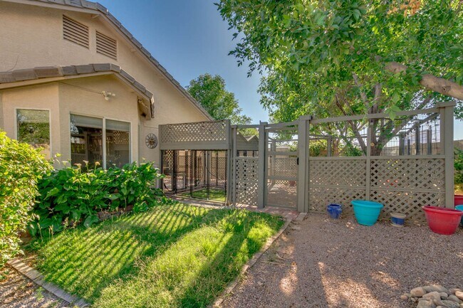 Building Photo - New Listing in Peoria