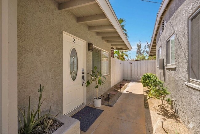 Building Photo - 1315 N Indian Canyon Dr