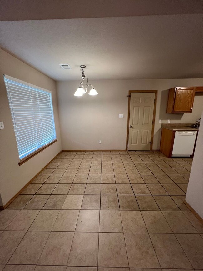 Building Photo - 2016 Plum Creek Ln