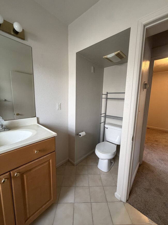 Building Photo - 3280 S Sherman St