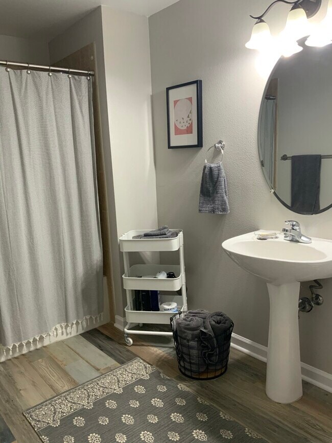 Building Photo - 115 Spinner St