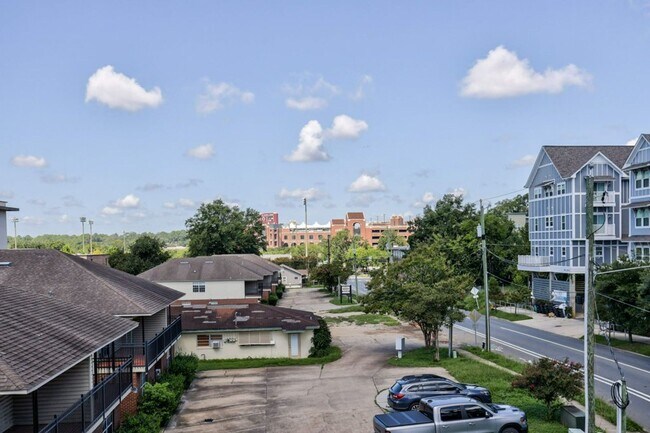 Building Photo - 537 Lorene St