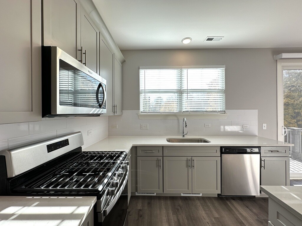 Building Photo - 615 Broadway St