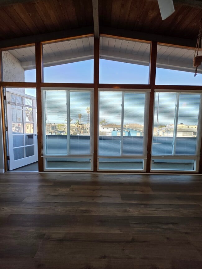 Building Photo - 2020 Hermosa Ave