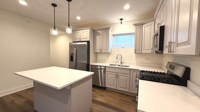 Building Photo - 114 Stephen St