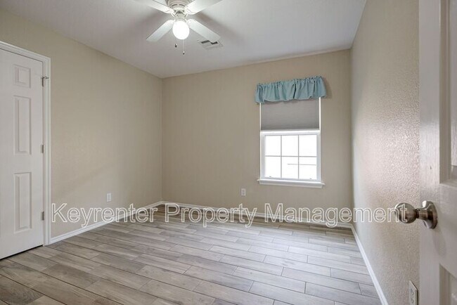 Building Photo - 932 Beaumont Square