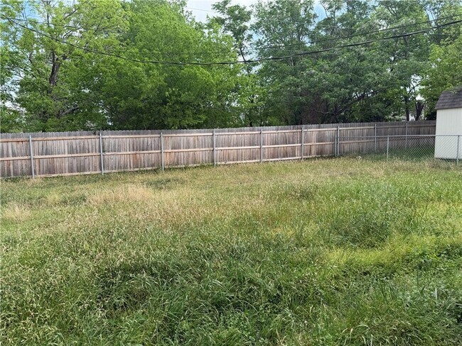 Building Photo - 306 W 23rd St