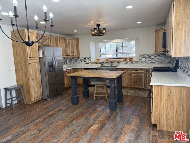 Building Photo - 47041 Pioneer Town Rd