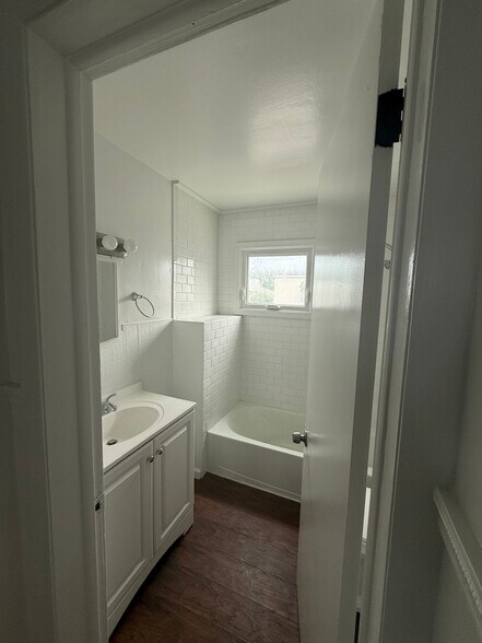 Building Photo - 368 Weimar St