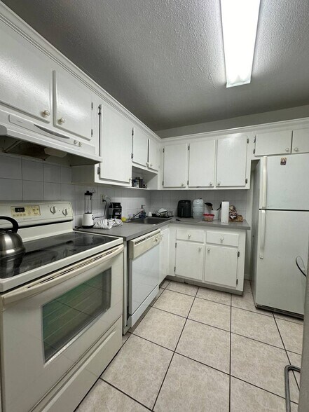 Building Photo - 9440 Fontainebleau Blvd