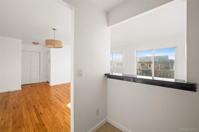 Building Photo - 351 N Broadway