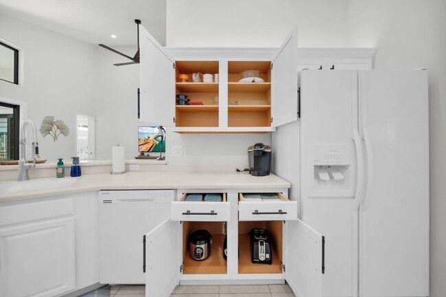 Building Photo - Fully Furnished 3 beds 3 bath Annual Rental with Private Heated Pool in Ventura Pelican Marsh