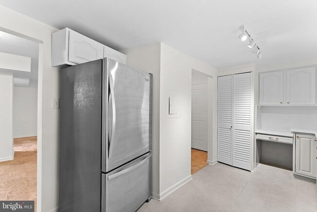 Building Photo - 4601 N Park Ave