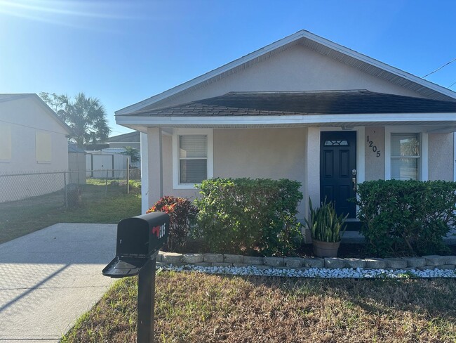 Primary Photo - 3 Bedroom 2 Bathroom in Haines City