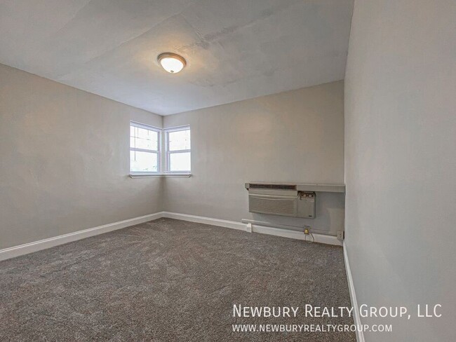 Building Photo - Meticulously maintained two-bedroom, one-b...