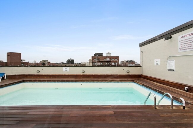 Building Photo - Enjoy the luxury lifestyle of a doorman, r...