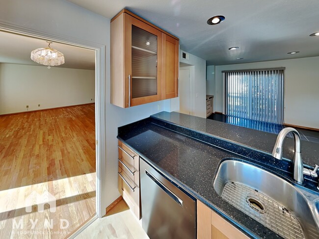 Building Photo - 125 Rosa Flora Cir