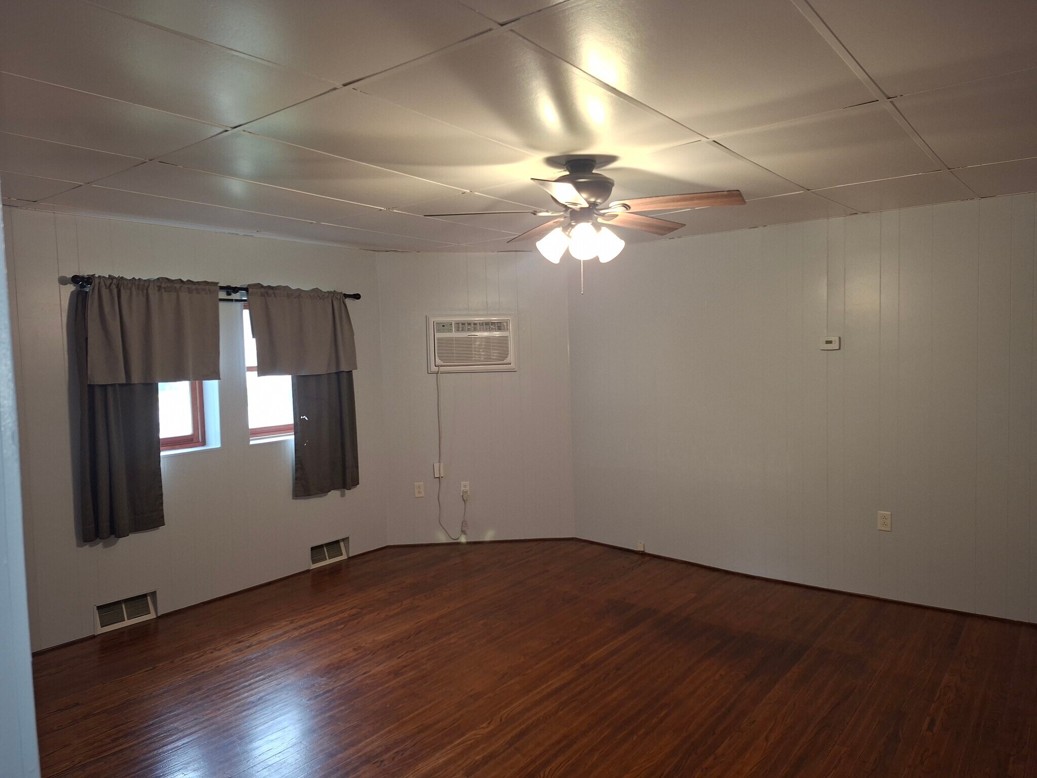 Building Photo - 11 N Wade Ave