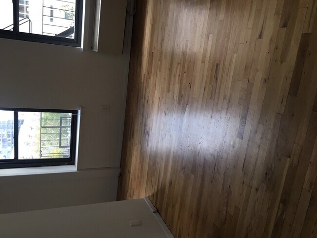 Building Photo - 1122 3rd Ave