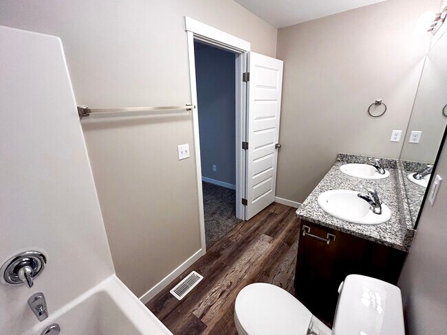 Building Photo - 190 Margette Way