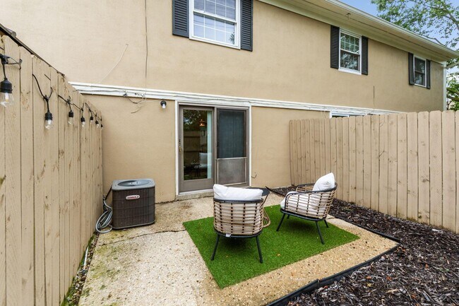Building Photo - 106 Tarryton Ct E