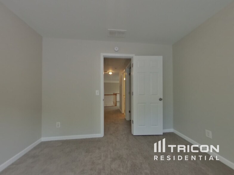 Building Photo - 15 Stiles Fairway NW