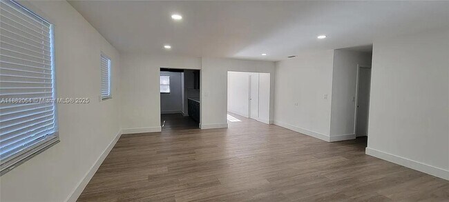 Building Photo - 2513 Island Dr