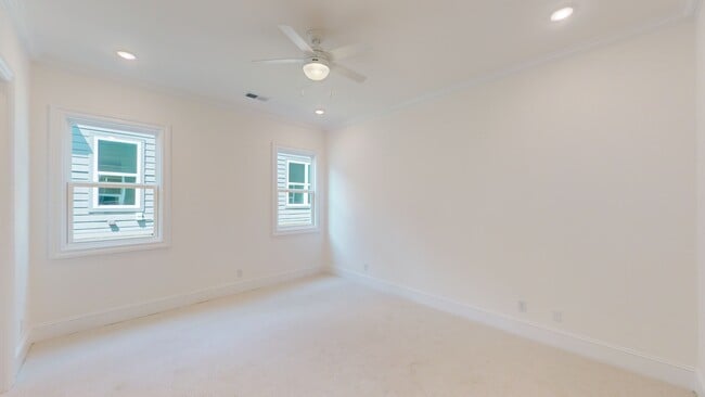 Building Photo - 226 McCowat St