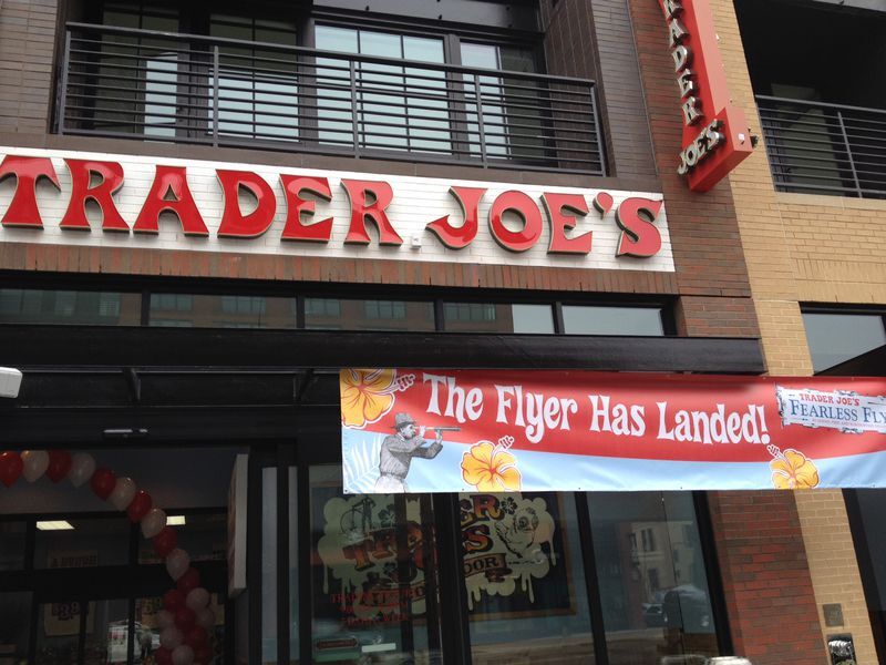 Trader Joe's 10 minutes walk away - 1420 N St NW