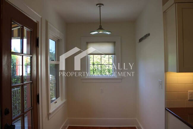 Building Photo - 508 N 11th St